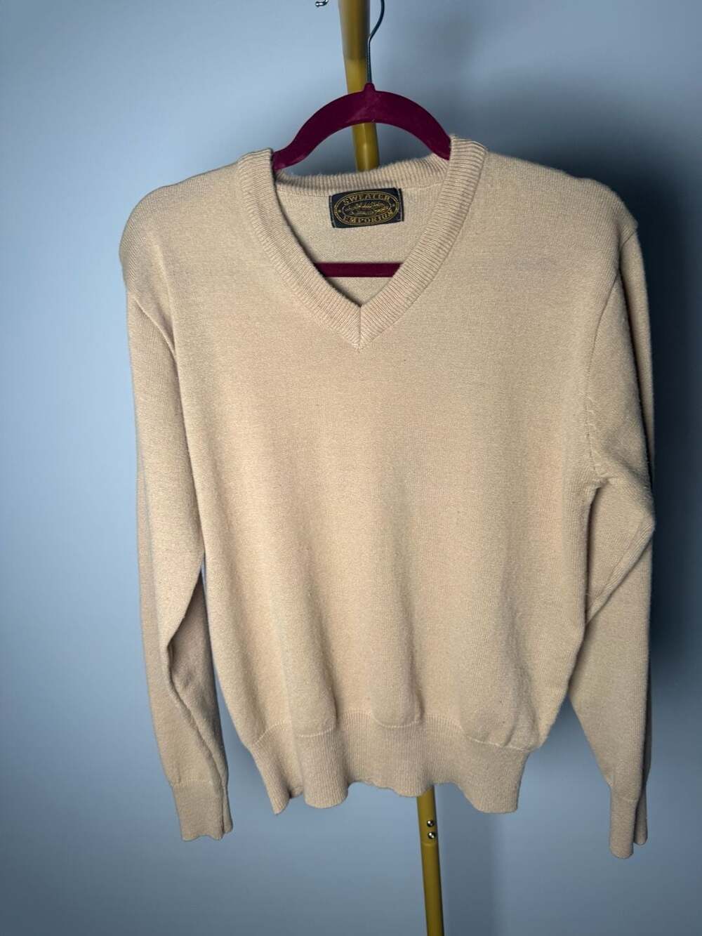 Sweater Emporium V-Neck Sweater Size L Tan Cream